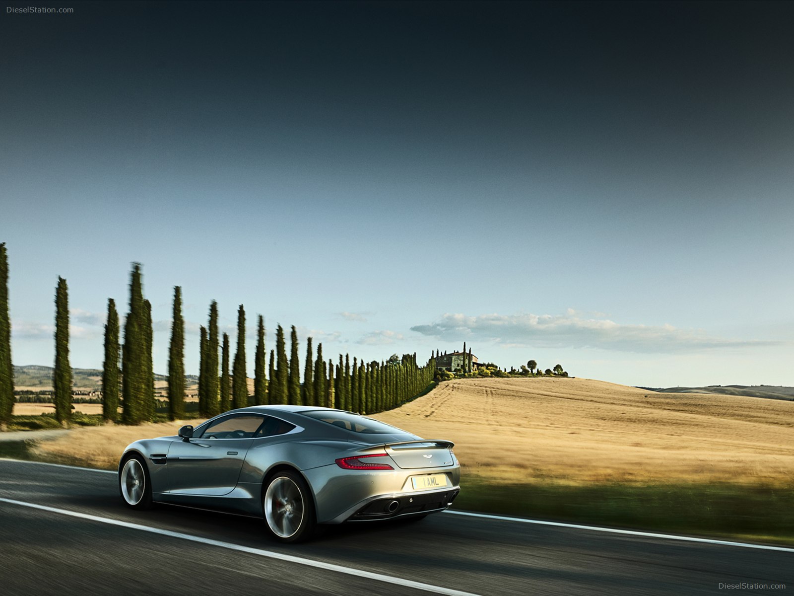 Aston Martin Vanquish 2013